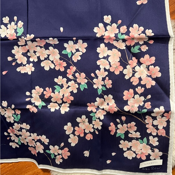 Nina Ricci Handkerchief - Picture 3 of 3